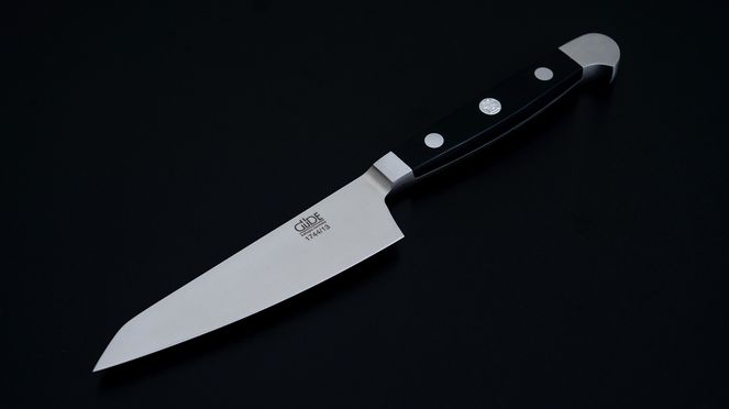 
                    Das Kiritsuke Alpha klein vereint Gyuto und Usuba für maximale Vielseitigkeit