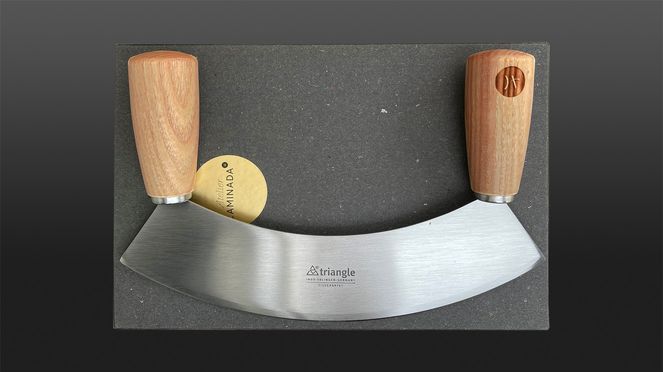 
                    Caminada Wiegemesser mit Logo von Spitzenkoch Andreas Caminada