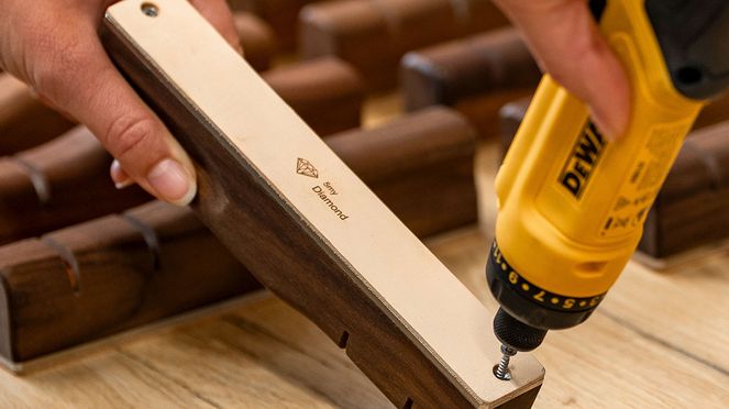 
                    Cuir d’aiguisage diamant de rechange sur plaque d’acier: facilement montable sur les affûteurs sknife