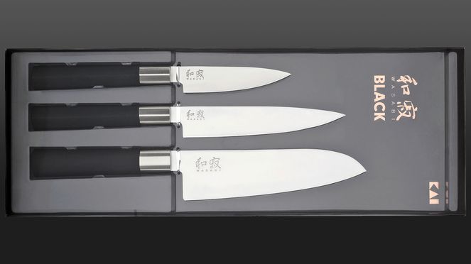 
                    Wasabi knife set in packaging