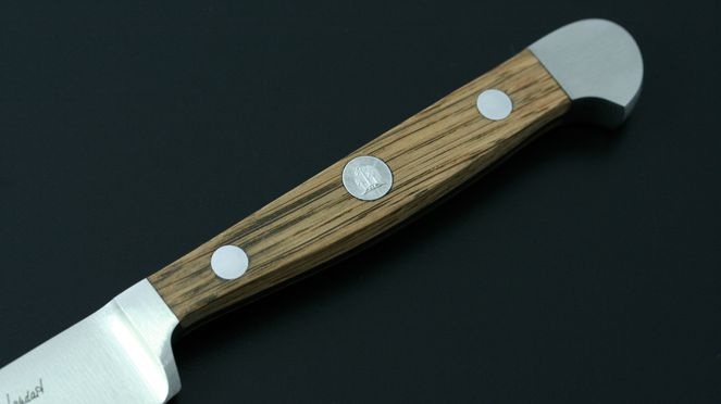 
                    Couteau à fileter avec manche en bois de chêne sélectionné