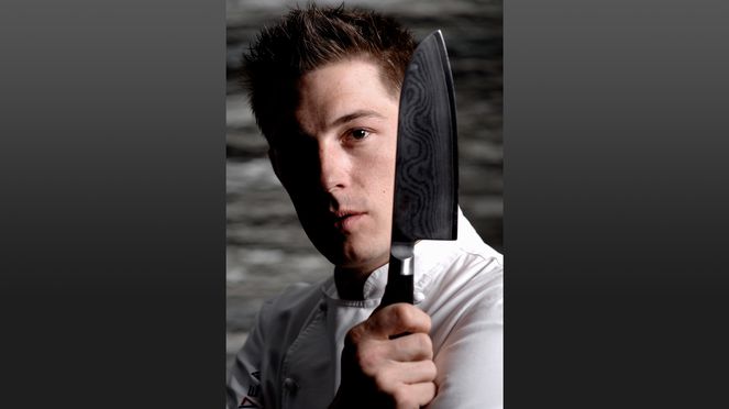 
                    Ivo Adam mit Santoku des Messerset Shun