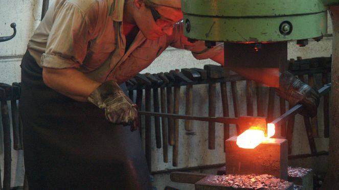 
                    Fabrication du couteau à jambon damassé