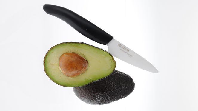 
                    Kyocera Keramik Schälmesser mit Avocado
