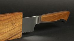 Acier forgé, couteau à pain Caminada avec fourreau en bois