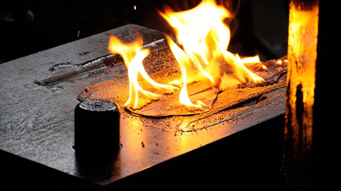 
                    Schweizer Steakmesser schmieden