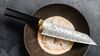 
                    Ensei Kiritsuke ist ideal für feines Schneiden von Kräutern und exaktes Portionieren von Fleisch und Fisch