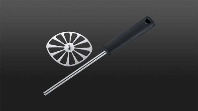 
                    The plate of the potato masher is removable for easy storage and thorough cleaning