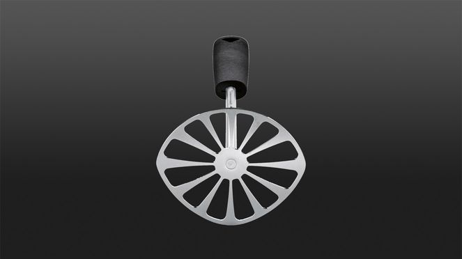 
                    The masher plate of the potato masher is also asymmetrical and has different radii