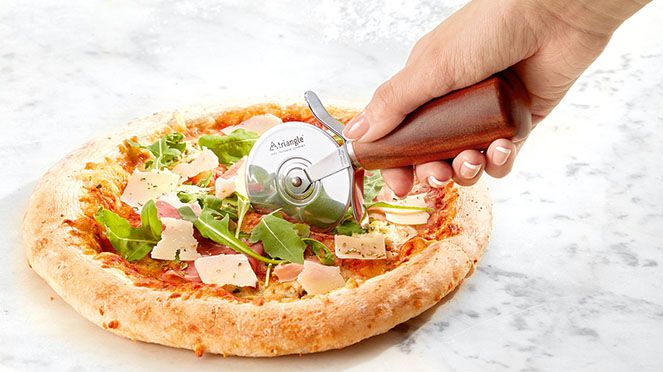 
                    Coupe-pizza triangle aussi un bon cadeau