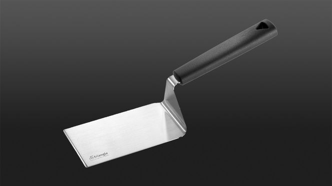 
                    Plancha-Palette Spirit gleitet ideal unter Grillgut löst Anhängendes schonend ab