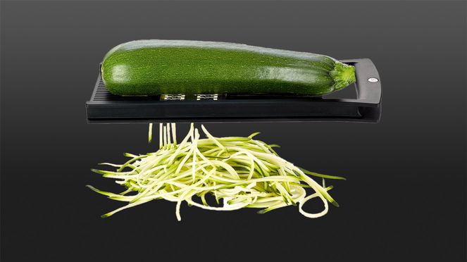 
                    La râpe à julienne dispose de lames extrêmement tranchantes en acier inoxydable trempé