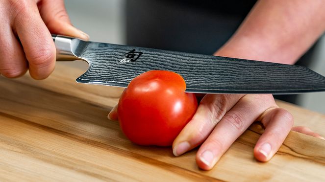 
                    Kiritsuke mit Präzisionsschleifgerät sorgt für Rasiermesserschärfe