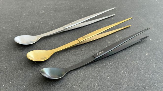 
                    Cuillère de dégustation avec des autres variantes de la cuillère de dégustation