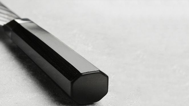 
                    Cuteau universel Dual Core manche octogonal traditionnel en bois de pakka avec finition en ébène