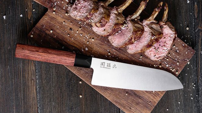 
                    Santoku Red Wood avec de la viande