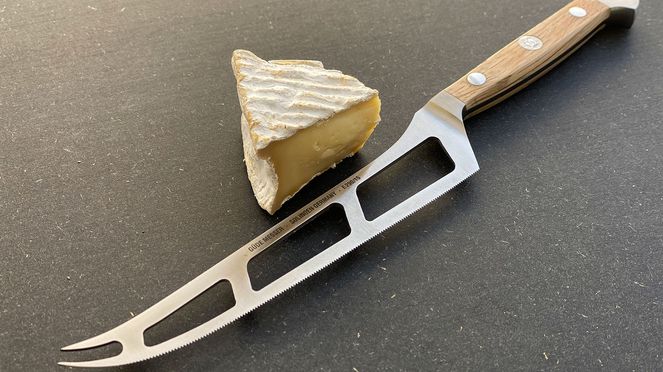 
                    Güde Käsemesser mit Weichkäse