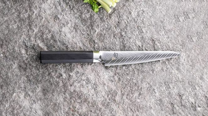 
                    Le couteau universel Dual Core de Kai est polyvalent