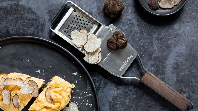 
                    Accessoire à truffe: photo-gravée, durable et tranchante comme une lame de rasoir